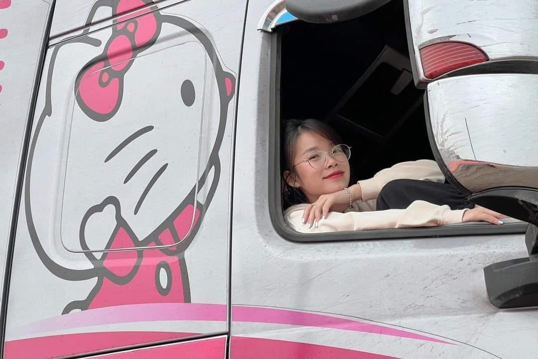 Bóng hồng xe tải: Phụ nữ chọn nghề tài là vô cùng xuất sắc!